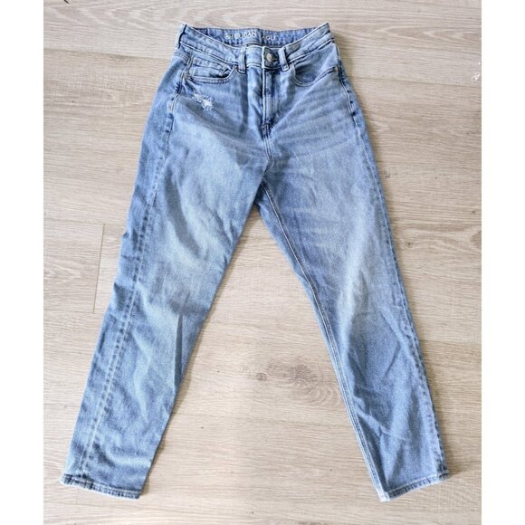 American Eagle Distressed Light Wash High Rise Straight Leg Mom Denim Jeans 4 - Picture 1 of 9